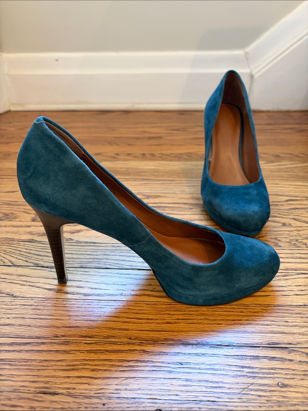 Banana Republic Teal Suede Pumps with low platform, size 8.5. Worn twice - Picture 6 of 11